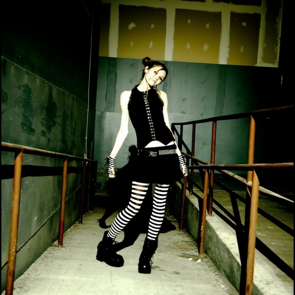 Meet your Posher, Rayne - Picture 4 of 8